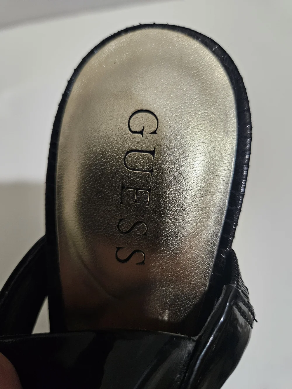 Guess sleek open